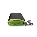 Toalha publicitária em bolsa de nylon cor verde terceira vista