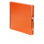 Caderno A4 com argolas e caneta para oferecer cor cor-de-laranja