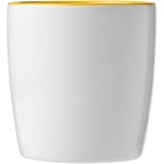 Caneca corporativa branca com cor no interior cor amarelo vista lateral