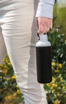 Garrafa com bolsa de silicone personalizável cor preto vista de ambiente