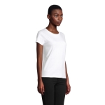 T-shirt eco de mulher em materiais orgânicos cor branco segunda vista fotografia