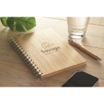 Caderno de argolas com capa de bambu, folhas A5 pautadas Conscious cor madeira vista conjunto principal