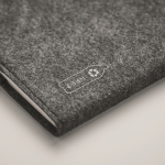Caderno de feltro rPET com papel reciclado, folhas A5 pautadas cor cinzento-escuro vista fotografia sexta vista