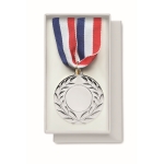 Medalha de ferro com fita tricolor azul, branca e vermelha cor prateado mate