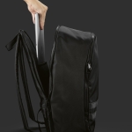 Mochila de RPET com bolso para portátil e faixas refletoras 18L cor preto vista de detalhe 