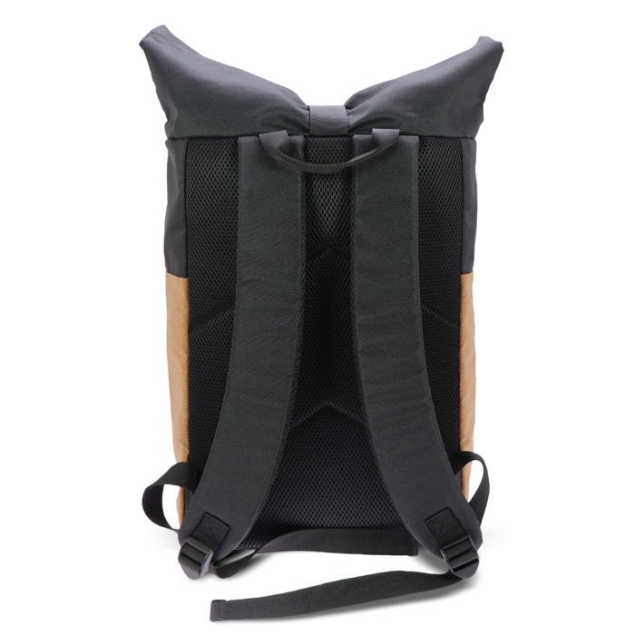 Mochila roll-top RPET e cortiça com compartimento para portátil 15'' cor preto quarta vista